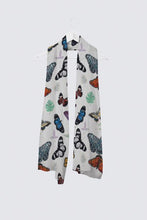 Load image into Gallery viewer, Chalina blanca con mariposas