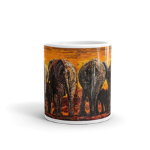 Load image into Gallery viewer, Taza "Bajo La Sombra de Mama"