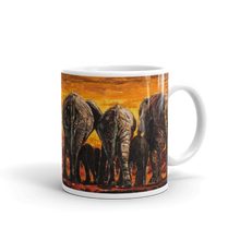 Load image into Gallery viewer, Taza "Bajo La Sombra de Mama"